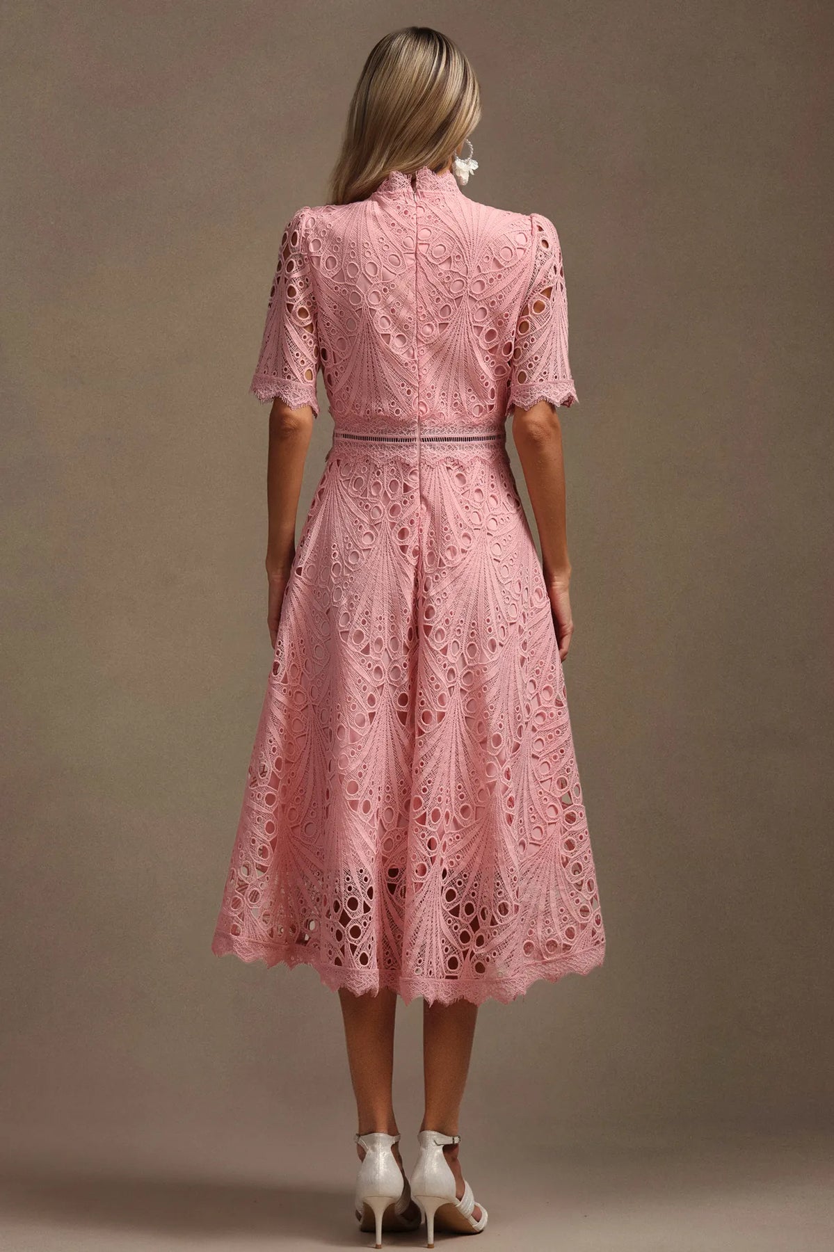 TINA | ROBE ÉLÉGANTE BRODÉE DE FLEURS